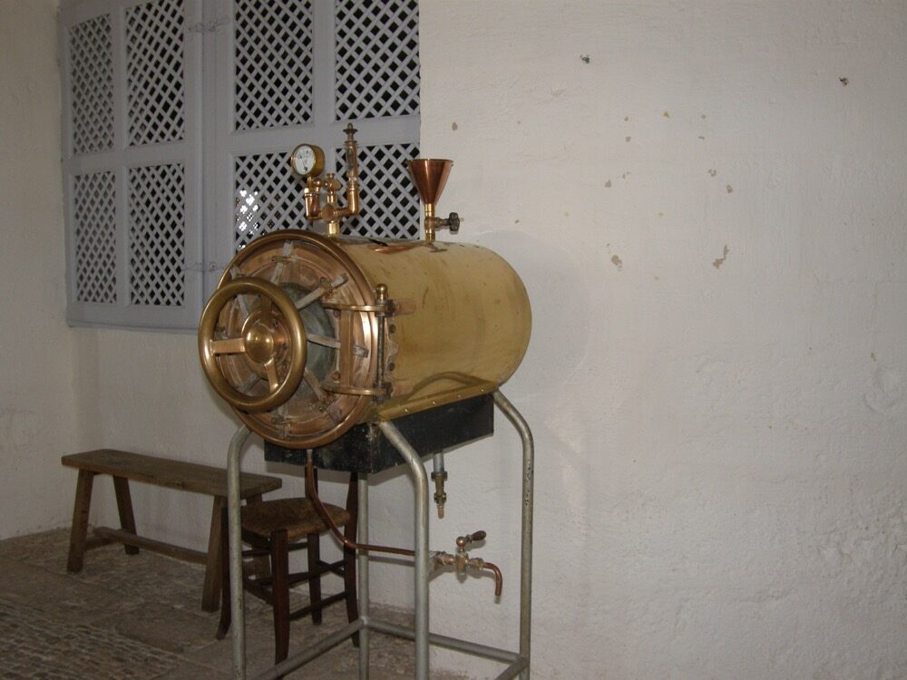 Autoclave / Vertical Pressure Sterilizer
